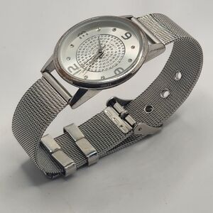 Quartz Silver Mesh Strap Men's Watch